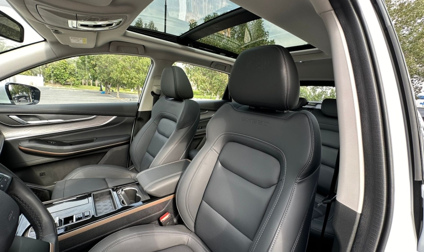 Movyocar Exeed Lx Premium car rental in dubai