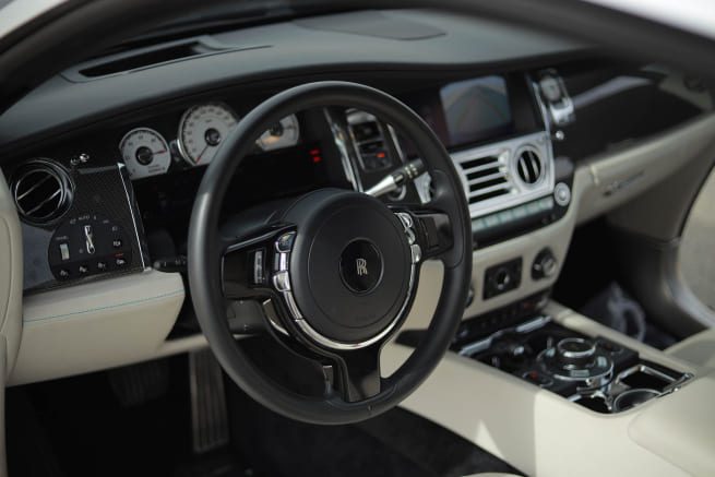 Movyocar Rolls Royce Wraith car rental in dubai