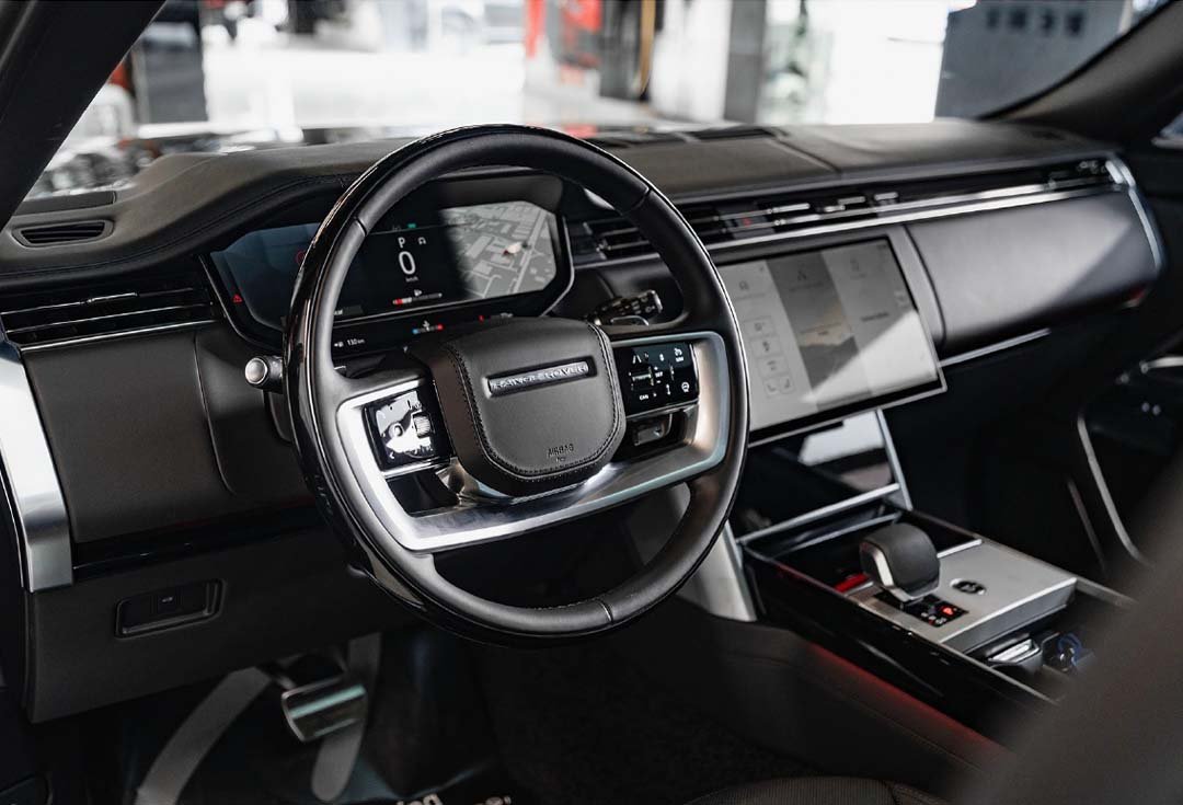 Movyocar Range Rover Vogue car rental in dubai