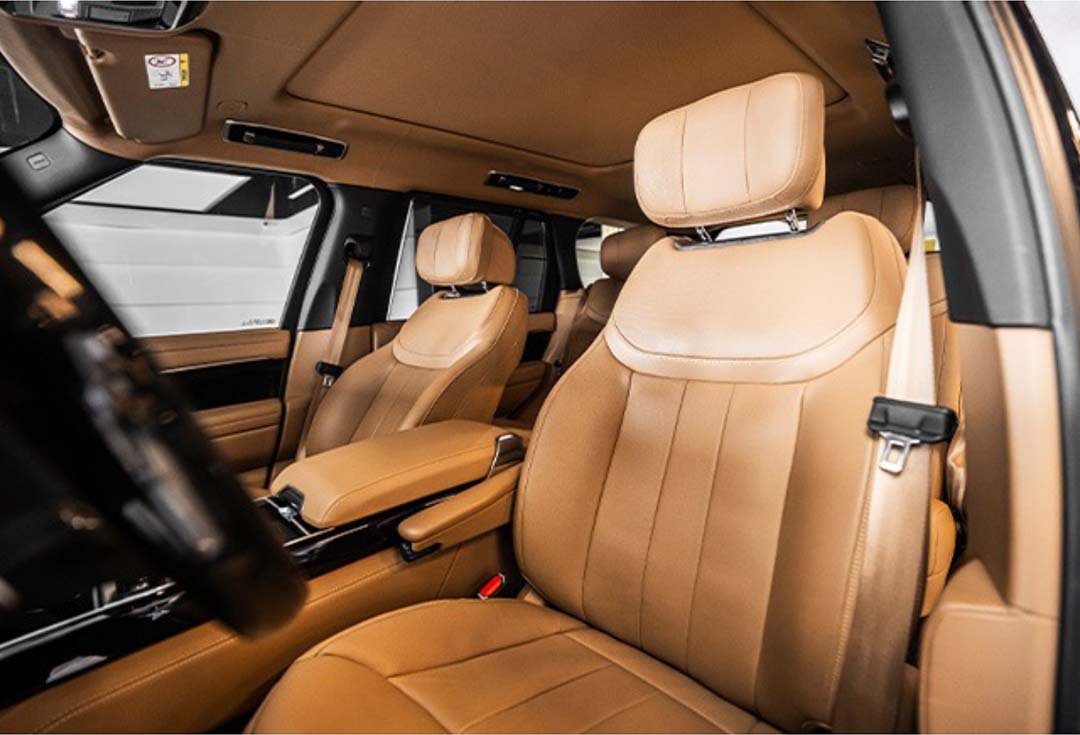 Movyocar Range Rover Vogue Black car rental in dubai