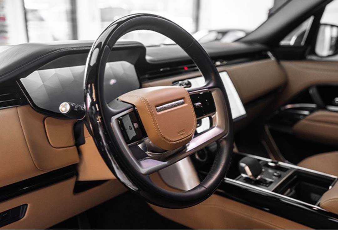 Movyocar Range Rover Vogue Black car rental in dubai
